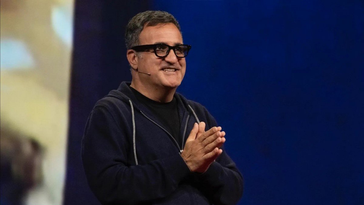 Google shows off smart glasses prototype